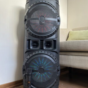 Parlante MALIBU 2*12 Pulgadas. 40Wx2. 6000 mah
Ruedas incluidas
Bluetooth. Radio FM. Compatibilidad AUX/USB/TF
Equalizador
Tamaño: 38X38X95 cm
Luces LED dinámicas. Cable conector para bateria integrada.
Entrada para micrófono. Incluye 2 controles remotos
Micrófonos inalambricos incorporados con display. (Usa bateria
recargable tipo C- Cable incluido)
Peso: 6,2 kgs